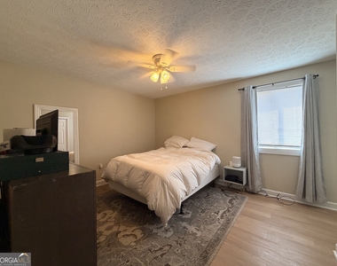 102 Welch Place - Photo Thumbnail 7