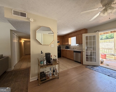 102 Welch Place - Photo Thumbnail 9