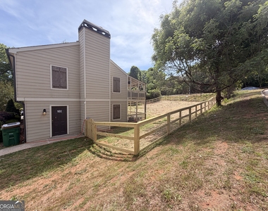 102 Welch Place - Photo Thumbnail 2