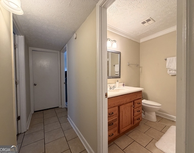 102 Welch Place - Photo Thumbnail 6