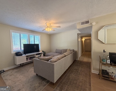 102 Welch Place - Photo Thumbnail 10