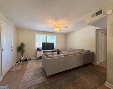 102 Welch Place - Photo Thumbnail 14