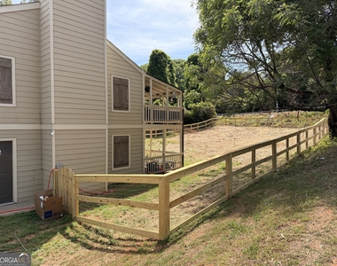 102 Welch Place - Photo Thumbnail 3