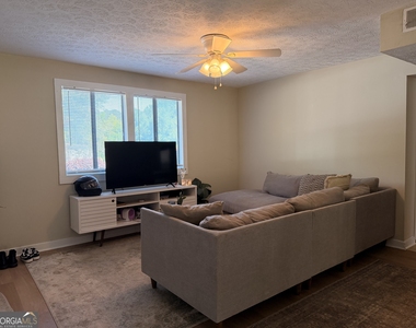 102 Welch Place - Photo Thumbnail 15