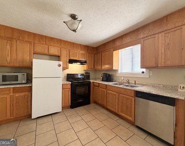 102 Welch Place - Photo Thumbnail 11