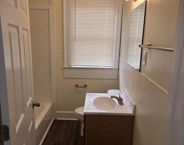 209 W Moore Street - Photo Thumbnail 4