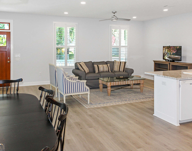905 Wayne Street - Photo Thumbnail 3