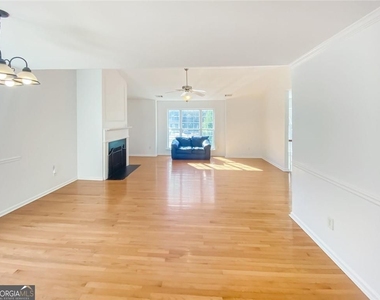 1068 S Gordon Road - Photo Thumbnail 2