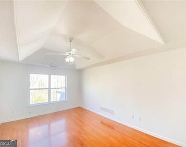1068 S Gordon Road - Photo Thumbnail 11