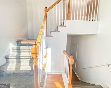 1068 S Gordon Road - Photo Thumbnail 6