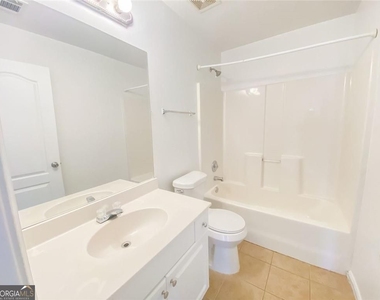 1068 S Gordon Road - Photo Thumbnail 15