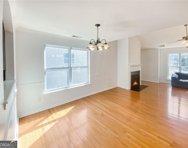 1068 S Gordon Road - Photo Thumbnail 4