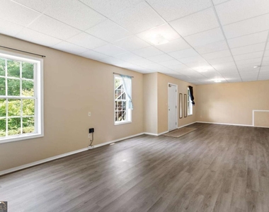 6250 Whirlaway Drive - Photo Thumbnail 14