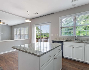 6250 Whirlaway Drive - Photo Thumbnail 8