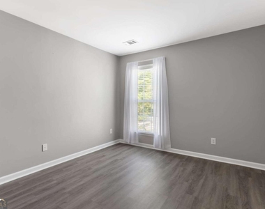 6250 Whirlaway Drive - Photo Thumbnail 5