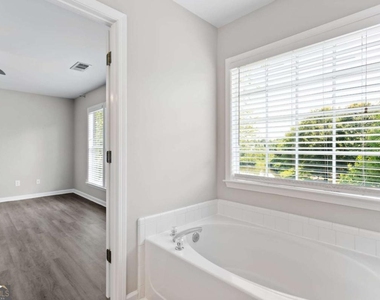 6250 Whirlaway Drive - Photo Thumbnail 10
