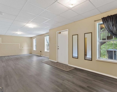 6250 Whirlaway Drive - Photo Thumbnail 16