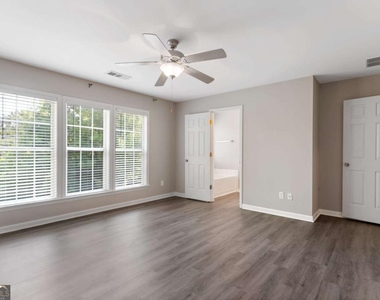 6250 Whirlaway Drive - Photo Thumbnail 6
