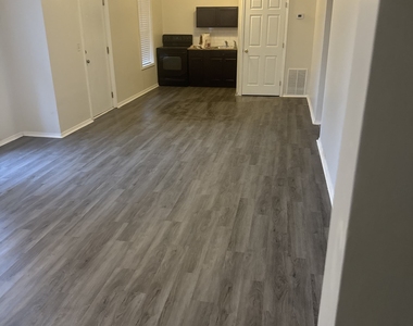 6250 Whirlaway Drive - Photo Thumbnail 17