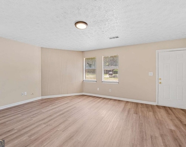 217 Tanglewood Drive - Photo Thumbnail 3