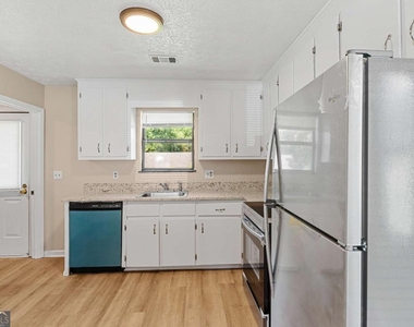 217 Tanglewood Drive - Photo Thumbnail 6
