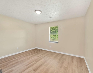 217 Tanglewood Drive - Photo Thumbnail 10