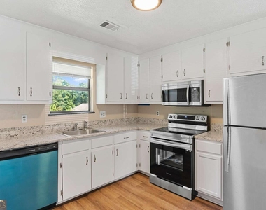 217 Tanglewood Drive - Photo Thumbnail 7