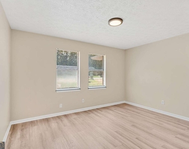 217 Tanglewood Drive - Photo Thumbnail 13