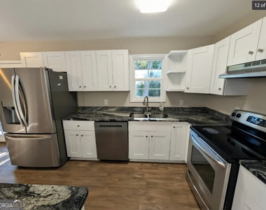 537 Eastside Drive - Photo Thumbnail 11