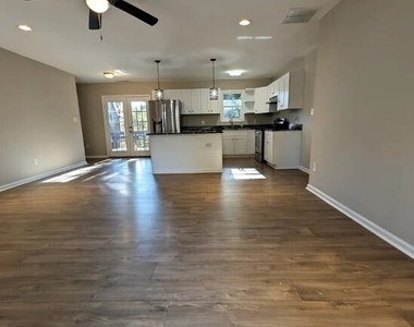 537 Eastside Drive - Photo Thumbnail 5