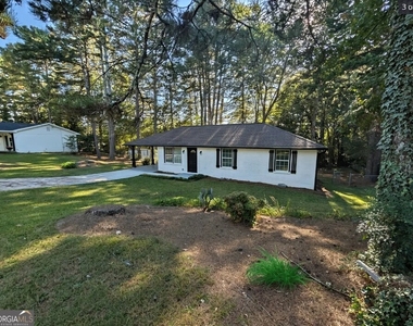 537 Eastside Drive - Photo Thumbnail 2