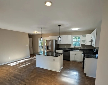 537 Eastside Drive - Photo Thumbnail 4