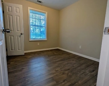 537 Eastside Drive - Photo Thumbnail 14