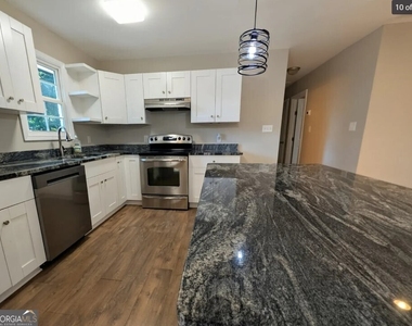 537 Eastside Drive - Photo Thumbnail 9