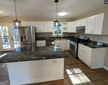 537 Eastside Drive - Photo Thumbnail 7