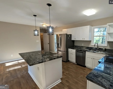 537 Eastside Drive - Photo Thumbnail 8