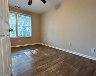 537 Eastside Drive - Photo Thumbnail 16