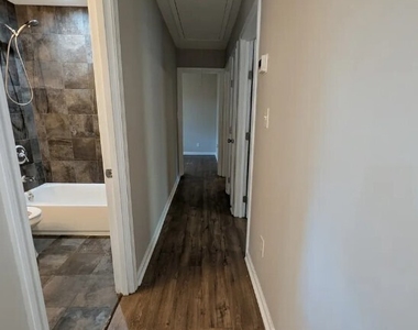 537 Eastside Drive - Photo Thumbnail 12