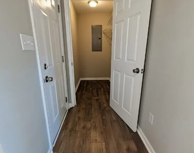537 Eastside Drive - Photo Thumbnail 10