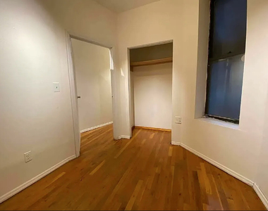 447 West 37th Street - Photo Thumbnail 4