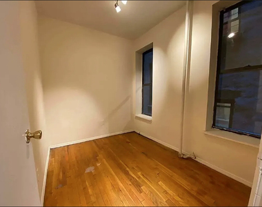 447 West 37th Street - Photo Thumbnail 5