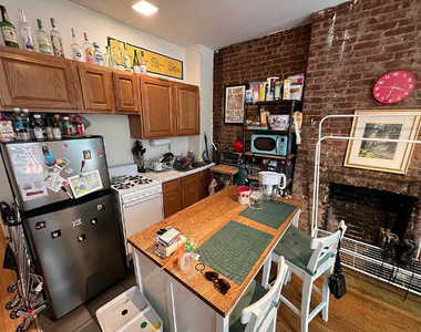 447 West 37th Street - Photo Thumbnail 1