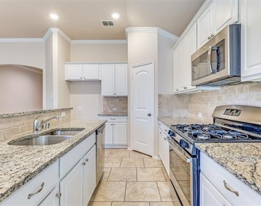 520 Pollyann Trail - Photo Thumbnail 6