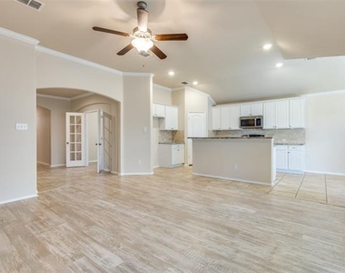 520 Pollyann Trail - Photo Thumbnail 4