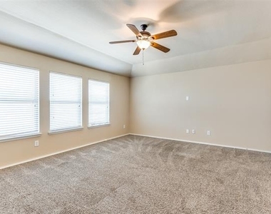 520 Pollyann Trail - Photo Thumbnail 10