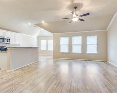 520 Pollyann Trail - Photo Thumbnail 3