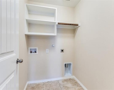 520 Pollyann Trail - Photo Thumbnail 15
