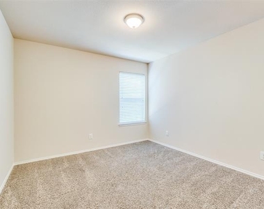 520 Pollyann Trail - Photo Thumbnail 13