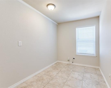 520 Pollyann Trail - Photo Thumbnail 14