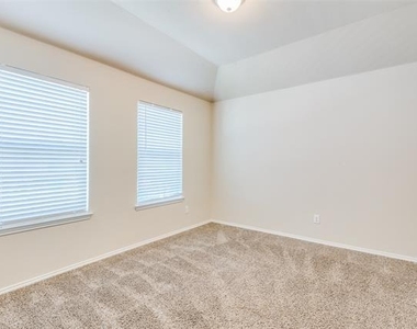 520 Pollyann Trail - Photo Thumbnail 11